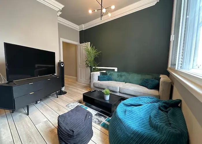Stunning 2-Bedroom In Centre